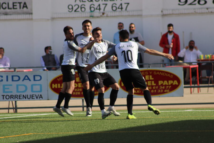 La Balompédica logra vencer en Manzanares para afrontar la segunda fase