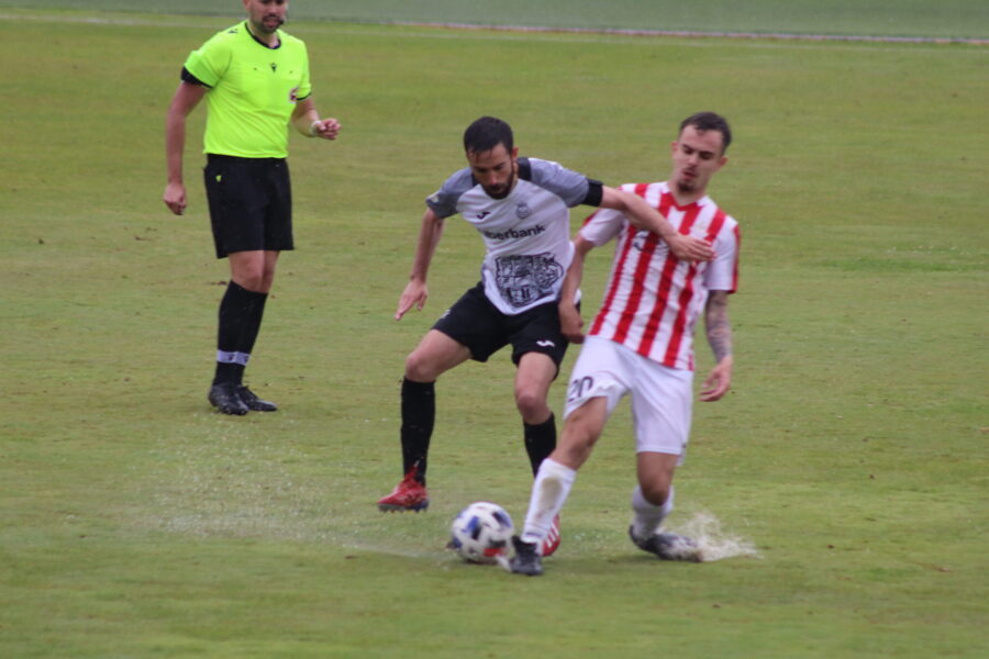 La Balompédica empata con el Atlético Ibañés bajo la lluvia de La Fuensanta